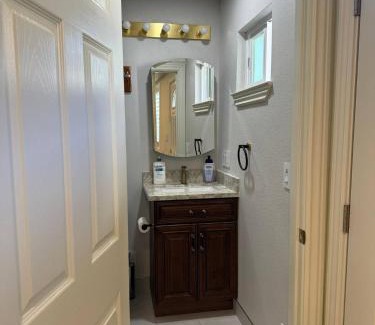 Sunnyvale West Cama Y Desayuno | Cozy and Bright Guest Suite in Heart of Sunnyvale