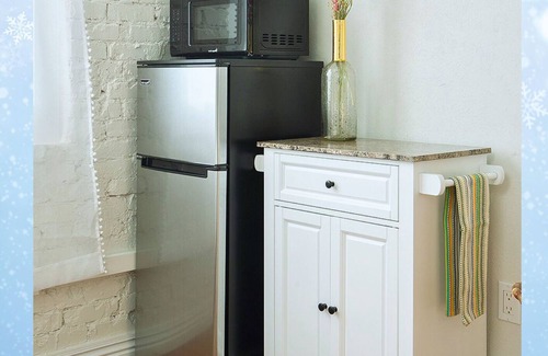 Rampart Village Apartamento | Cozy and Bright Studio Ideal for Couples!