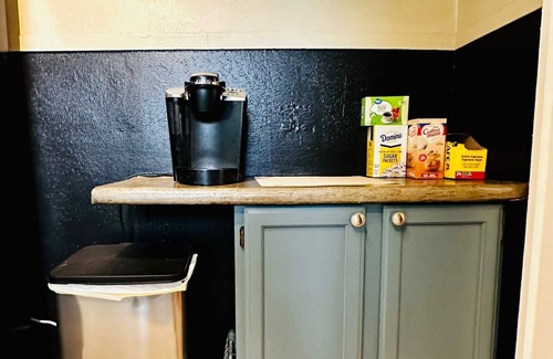 Meridian-Kessler Casa | Cozy and Central I SoBro I Steps to Dining & Monon, Sleeps 6, Private Parking.