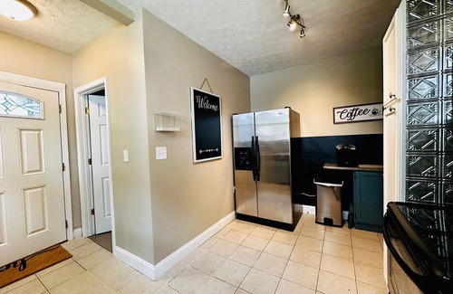 Meridian-Kessler Casa | Cozy and Central I SoBro I Steps to Dining & Monon, Sleeps 6, Private Parking.