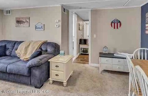 Belmar Casa | Cozy and centrally located private home in Belmar.