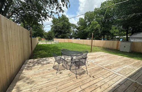 Norman Casa | Cozy and charming 2-bedroom house in Norman with EV charger. Close to downtown.