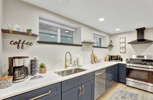 Cheesman Park Apartamento | Cozy and Chic 1-Bedroom Apartment in Historic Central Denver - Pet Friendly