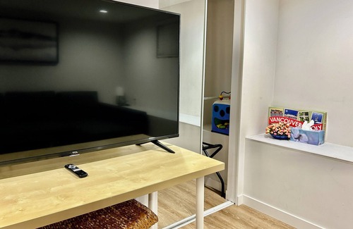 Grandview-Woodland Casa | Cozy and Clean 2-bed 1-liv Garden Suite Close to Commercial Drive /10 min to DT