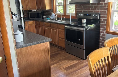 Orrtanna Otro | Cozy and Clean Farmhouse in Mountains near Gettysburg. No extra cleaning fees!