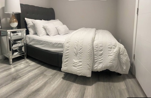 Symons Valley Cama Y Desayuno | Cozy and Clean Legal Suit in North West Calgary