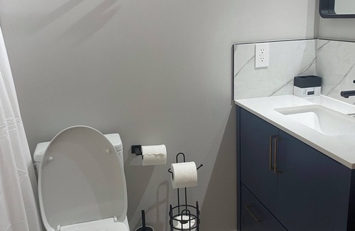 Symons Valley Cama Y Desayuno | Cozy and Clean Legal Suit in North West Calgary
