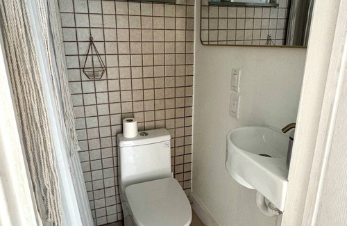 Oakland Cabaña | Cozy and Clean Studio with Magical Spa Garden