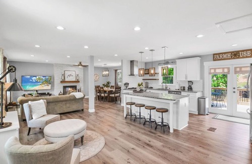 Woodstock Casa | Cozy and Comfortable-King Bed-1mile to Dtwn Woodstock