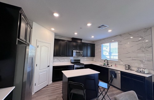 Woodland Casa | Cozy and Comfy Stay at a Bargain!