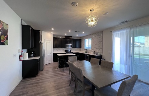 Woodland Casa | Cozy and Comfy Stay at a Bargain!