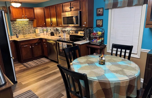 Youngstown Otro | Cozy and completely updated The Farmhouse at Lanterman's Village