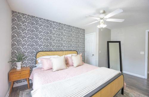 Statesboro Casa | Cozy and Contemporary Villa 1 Mile from GSU