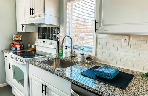 Holland Casa | Cozy and Convenient 2BR in Prime Central Location
