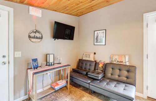 Blairsville Apartamento | Cozy and Convenient Blairsville Cabin with Deck!