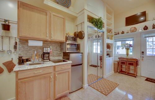 Elmont Apartamento | Cozy and Convenient Elmont Retreat with Patio!