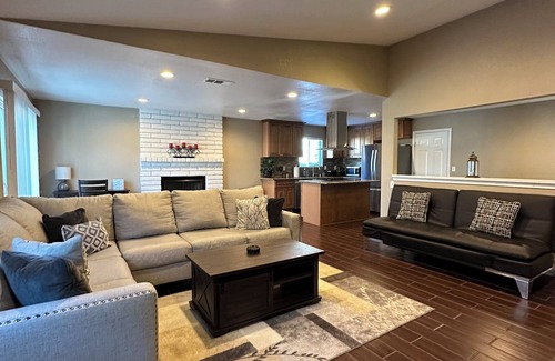 Turlock Casa | Cozy and Convenient Entire Home For traveling professionals and families