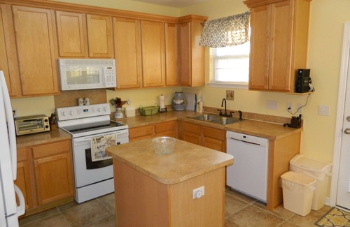 Greensboro Casa | Acogedora y conveniente casa adosada amueblada con vista
