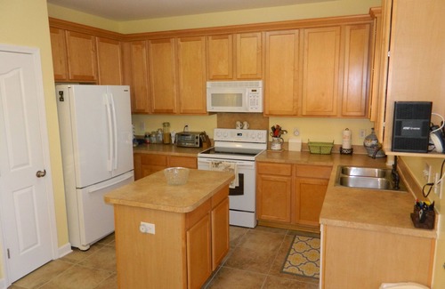 Greensboro Casa | Acogedora y conveniente casa adosada amueblada con vista