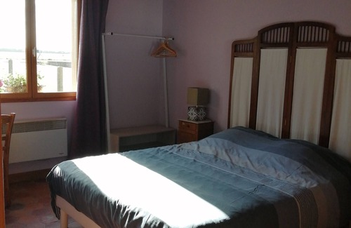 Trepied Cama Y Desayuno | Cozy and cozy guest room