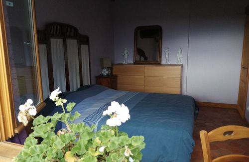Trepied Cama Y Desayuno | Cozy and cozy guest room