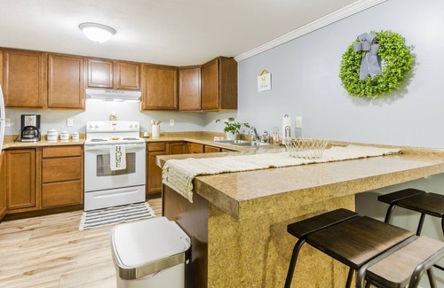 Manhattan Cabaña | Cozy and cute! Quick access to Manhattan Amenities