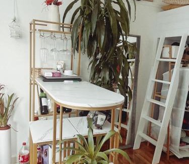 College Park and Old Oak Apartamento | Cozy and Cute Studio Apartment with a Loft Bed, 13 mins walk to Westfield White City