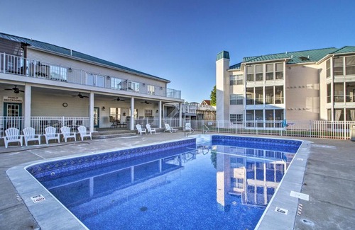 Table Rock Apartamento | Cozy and Deluxe Branson Condo Balcony and Pool Access