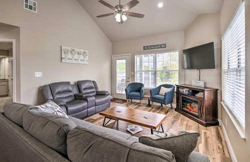 Table Rock Apartamento | Cozy and Deluxe Branson Condo Balcony and Pool Access
