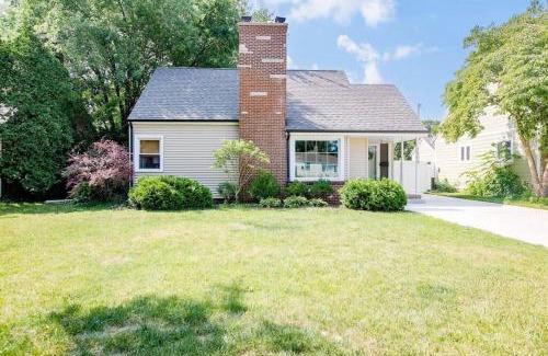 South Bend Casa | Cozy and Freshly Updated 3BR Home Walking Distance