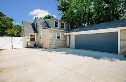 South Bend Casa | Cozy and Freshly Updated 3BR Home Walking Distance