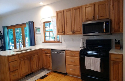 Pisgah Forest Cabaña | Cozy and fun mountain-view cottage 10 mins from shopping and hiking