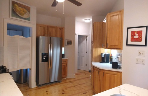 Pisgah Forest Cabaña | Cozy and fun mountain-view cottage 10 mins from shopping and hiking