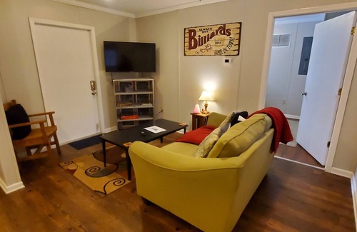 West Monroe Casa | Cozy and In the Middle of it all 2br/1ba - Extended Stay!
