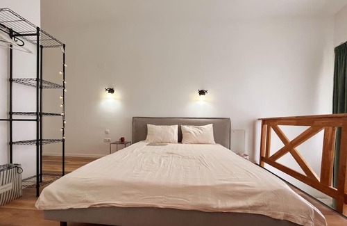 Stefanestii de Jos Apartamento | Cozy and Luminous Loft Apartment!