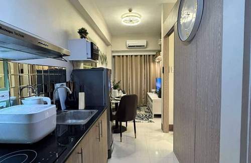 San Dionisio Condominio | Cozy and Luxurious 2 bedroom condominium unit , near NAIA airport.