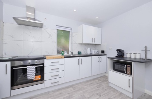 Enniskillen Apartamento | Cozy and Modern 2-Bedroom Retreat in the Heart of Downtown