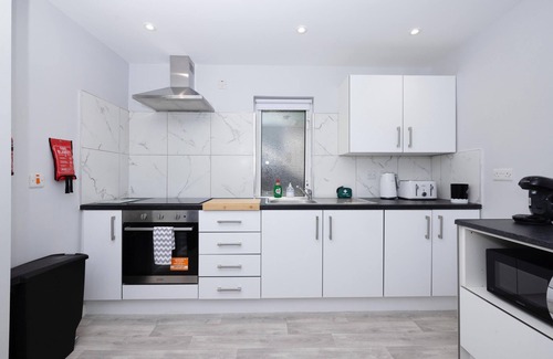 Enniskillen Apartamento | Cozy and Modern 2-Bedroom Retreat in the Heart of Downtown