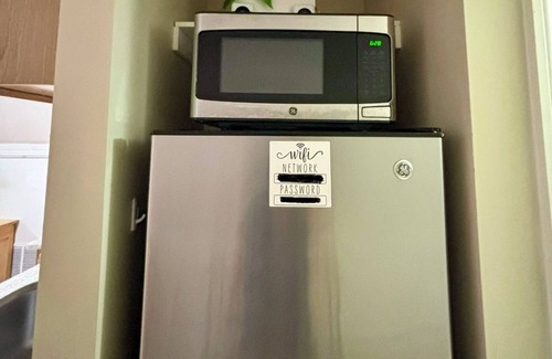 Elizabeth Casa | Cozy and modern apartment. Only 5 mins from Newark airport and 30 mins to NYC