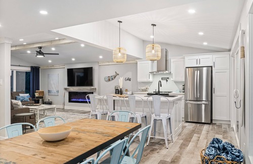 Cormierville Cabaña | Cozy and Modern Oceanview Cottage With hot Tub