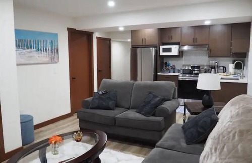 Calgary Casa | Cozy and Modern Suite Near Airport