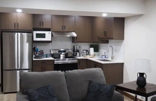 Calgary Casa | Cozy and Modern Suite Near Airport
