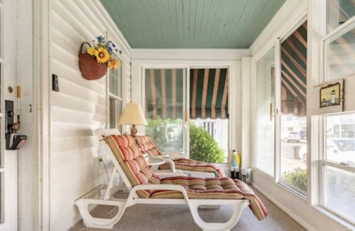 Riviera Cabaña | Cozy and nostalgic family friendly shore home