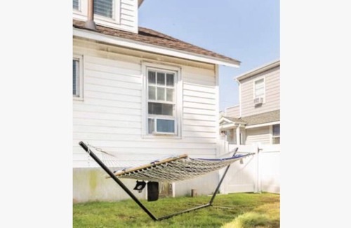 Riviera Cabaña | Cozy and nostalgic family friendly shore home