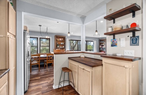 Lakeland Casa | Cozy and Private 2-bedroom townhome in Lakeland - peaceful nature backdrop!