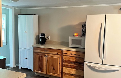 Newfield Cabaña | Cozy and private countryside cottage in Newfield. Pet-friendly!