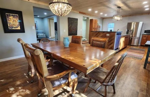 Franklin Cabina | Cozy and Private Gem Cabin in the Smoky Mtns of NC, dog friendly, great views!