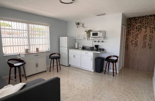 Flagami Casa | Cozy and Private Guest House by Miami Airport