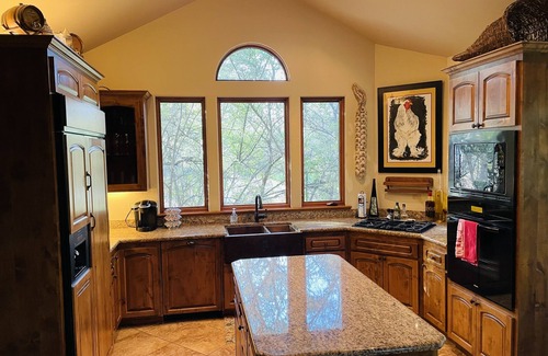 St. Helena Villa | Cozy and Private Hillside Villa in St. Helena