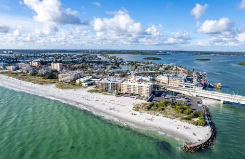 St. Petersburg - Clearwater Apartamento | Cozy and Private Studio w Outdoor Deck